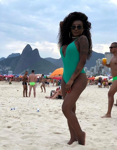 sarinhadiass art model picture