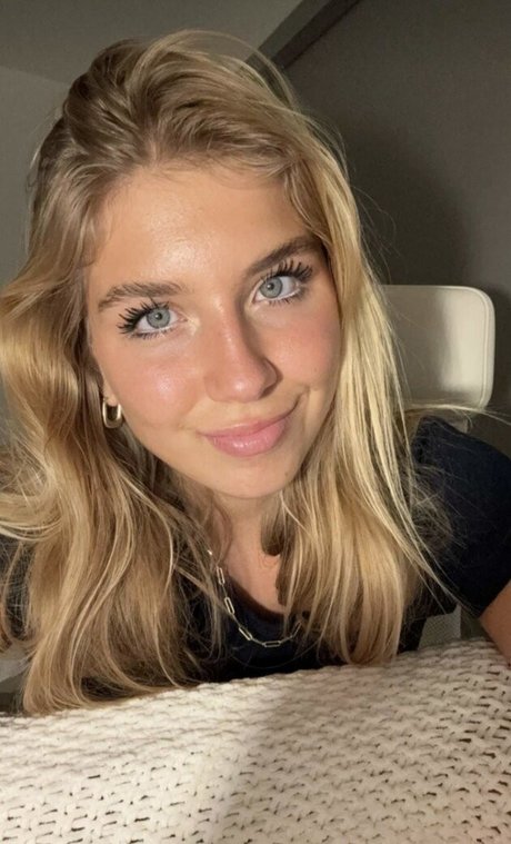 Aniela Leon xxx star gallery