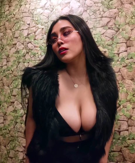 Jaqui Flores pornographic model images