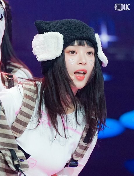 Hanni Pham erotic model archive