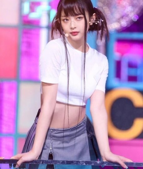 Hanni Pham model sex photo