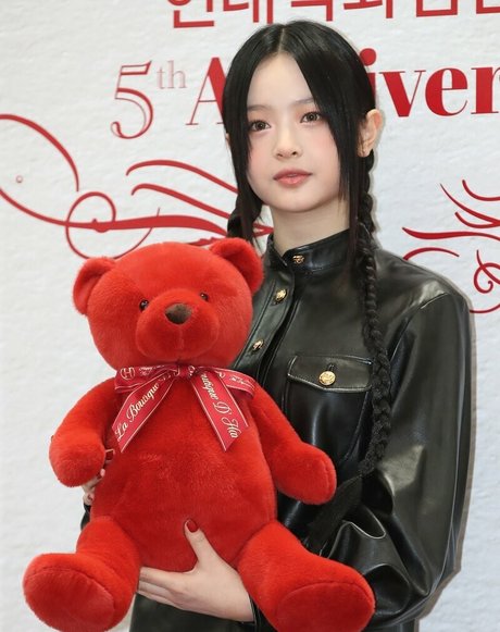 Hanni Pham pornstar sexy img