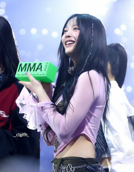 Hanni Pham nice star image