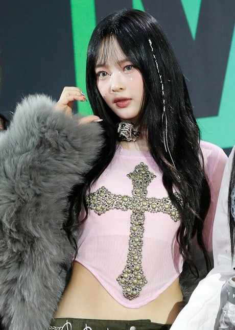 Hanni Pham hot actress gallery