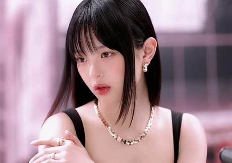 Hanni Pham star porn img