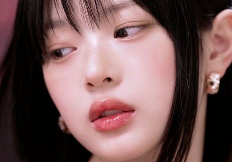 Hanni Pham hd model gallery