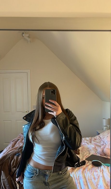 Kam Beahm model hot image