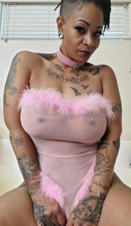 Edaqueenbee nudes model galleries