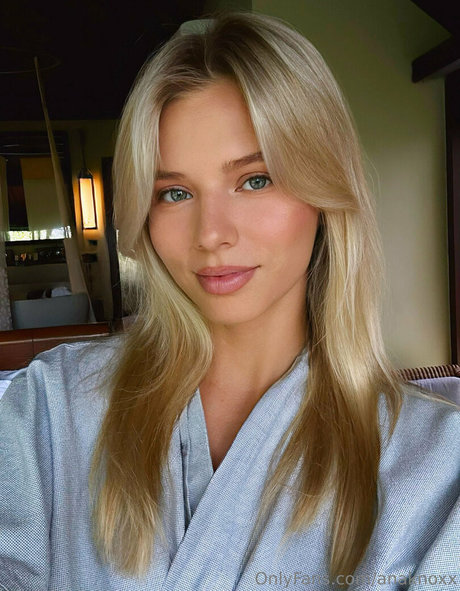 anaknoxx model nude images