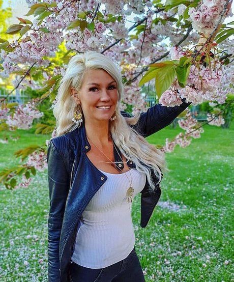 _miss manja_ hd actress photo