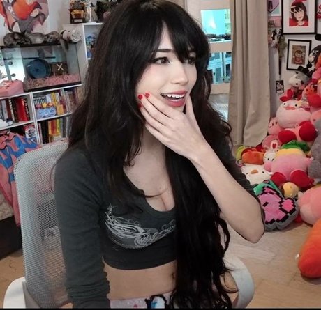 Emiru exclusive pornstar image