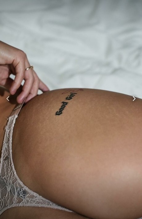 Nikola Biela beautiful model img