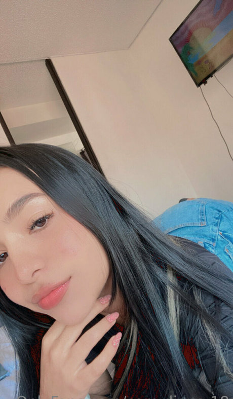 carosofia model top photo