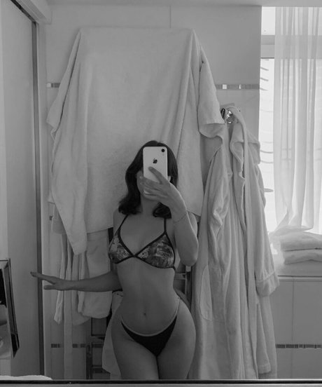 Maelys nudes actress galleries