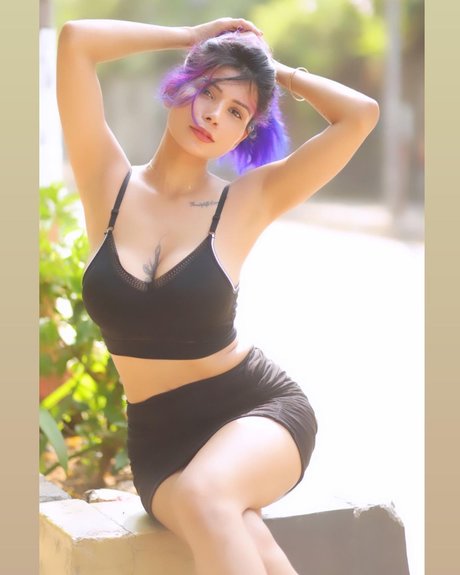 Annie Sharma exclusive model pics