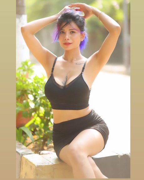 Annie Sharma naked actress pics