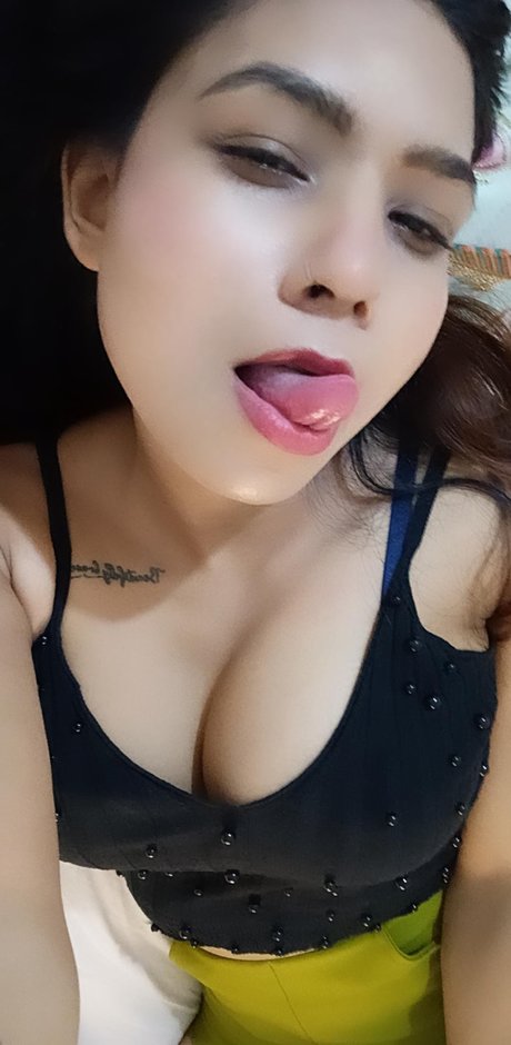 Annie Sharma model hot images