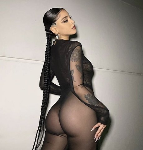 La Chilena nude model photos