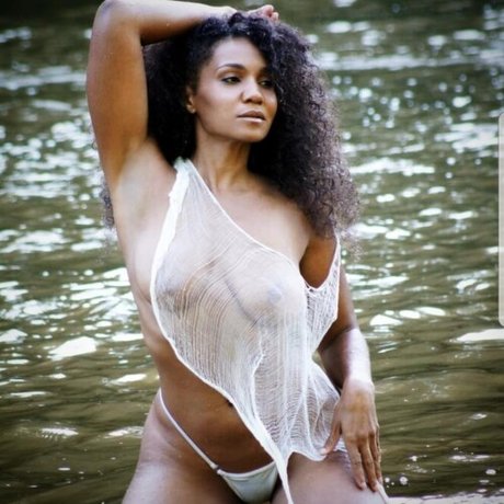 Tiara Harris model naked picture