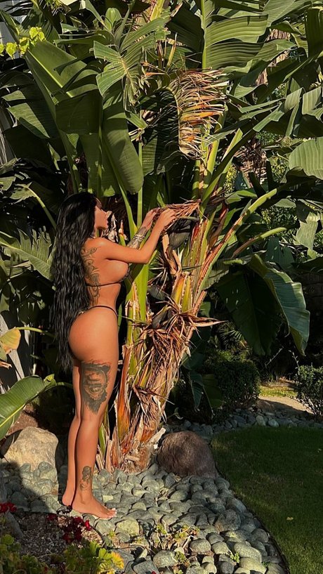 Enise Sude model exclusive image