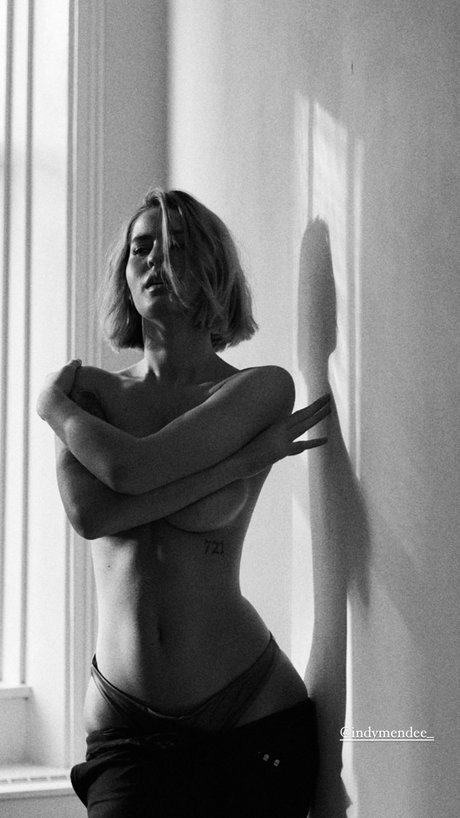 Indy Mende model nice image