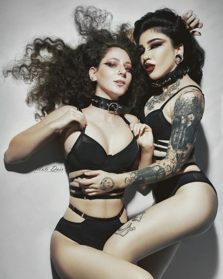 Nico Aroy art model photos