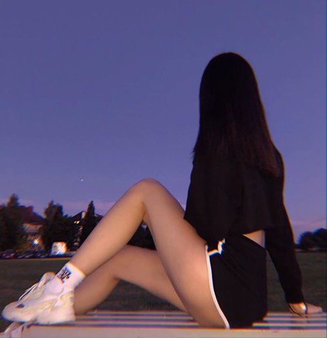 Sanxdii naked model pic