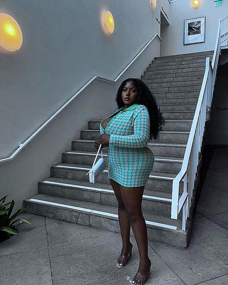 JeNelle Tucker star sexy pictures