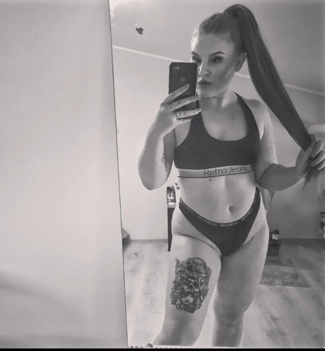 Pontaz123 pornographic star image