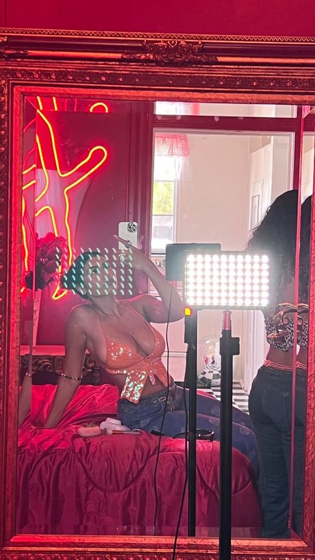 Taleen model sexy pics