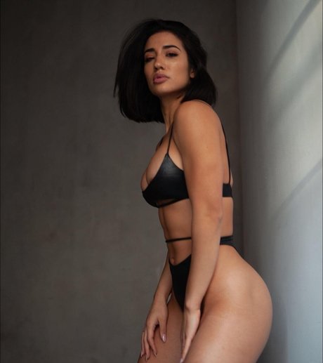 Alicia Arrietta_ star top images