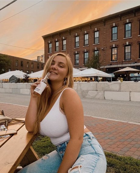 Marina Brooks_ pornstar pretty images