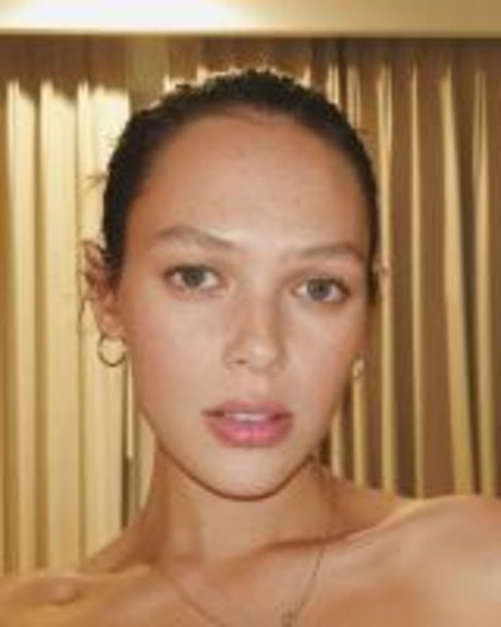 Naomi Stevens_ pornstar pretty image