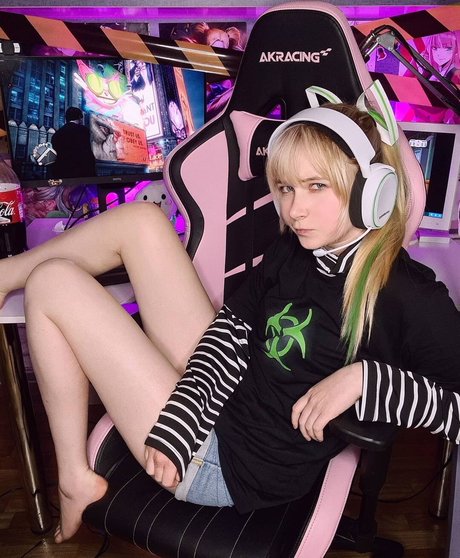 Trembola naked pornstar archive