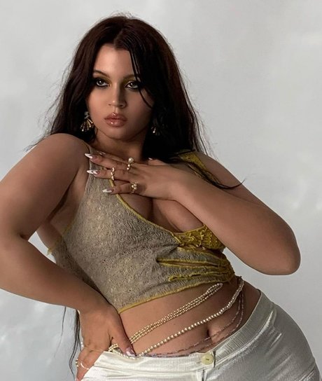 Valeria Vendetta model free photo