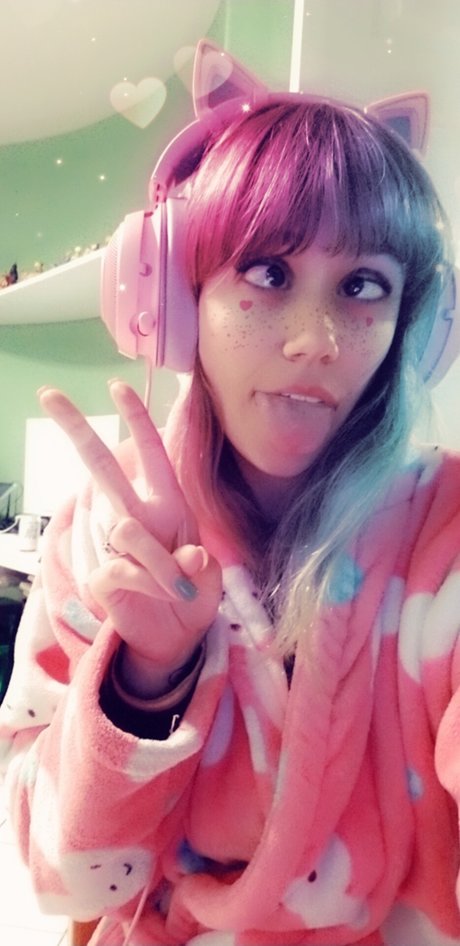 Yanderekamii pornstar adult pictures