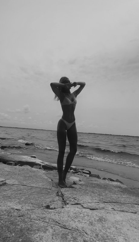 Anna Moores pornstar sexy pics