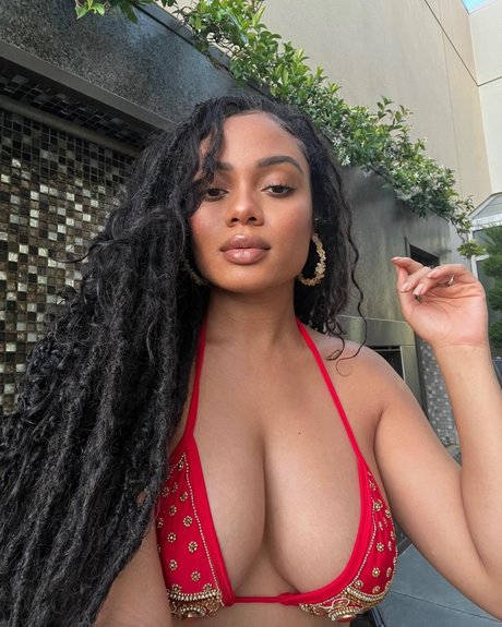 Essence Tatiana nice model photo