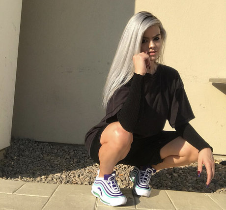 Hollie Rotten_ hd model gallery