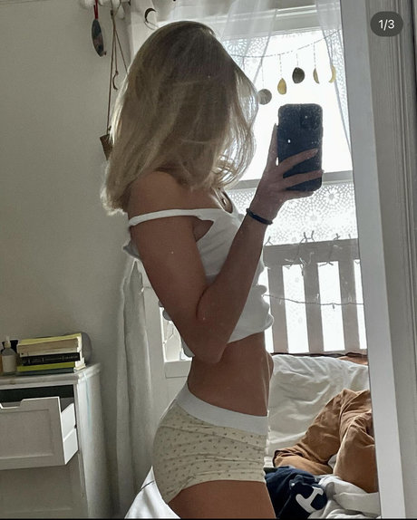 Estelle Harsh porn star gallery