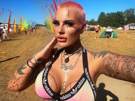 Leoni Baltz_ sexy model img