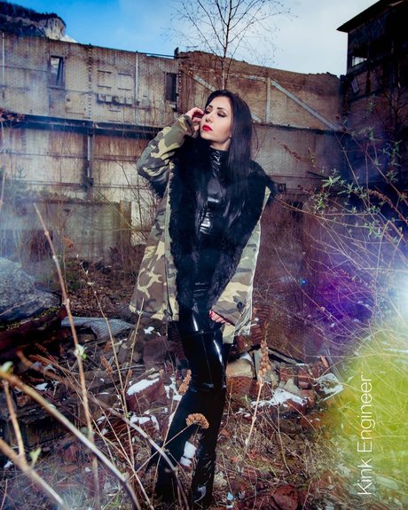 Inkedfleur_ exclusive actress photos