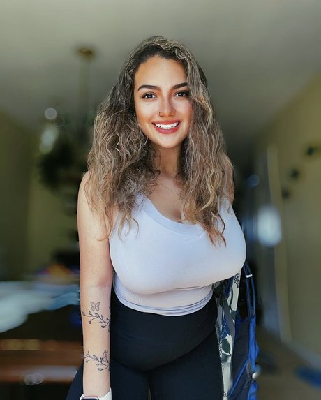 Ivel Pesantez pornstar erotic pic