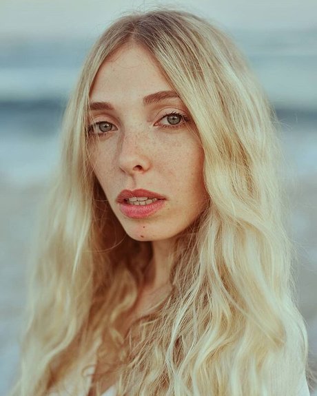 _Anna Bella nude pornstar gallery