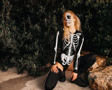 _Anna Bella pornographic model archive