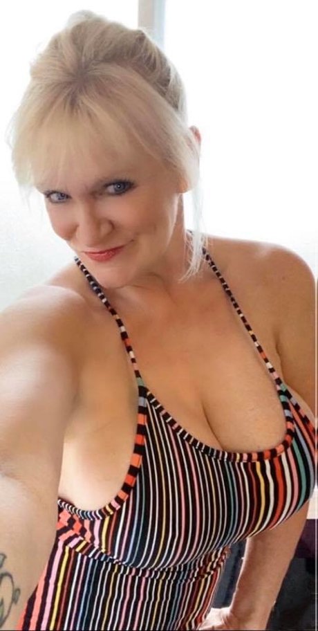 Sandie Lee_ perfect pornstar photos