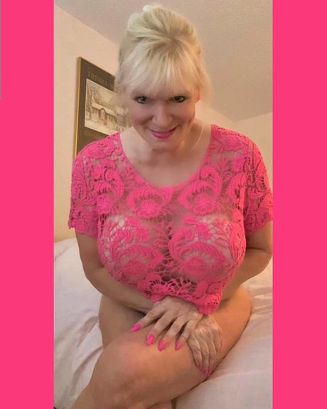 Sandie Lee_ model best picture