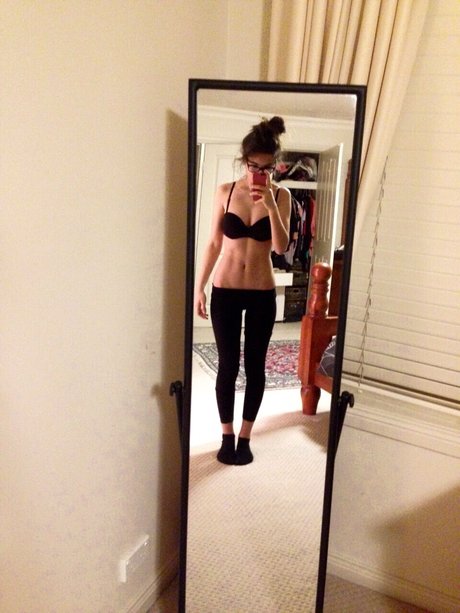 Loser Dyke model nude images