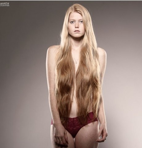 Anna Niro pretty actress photo