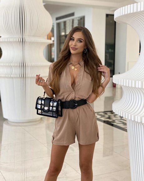 Kejsi_ nude model pics